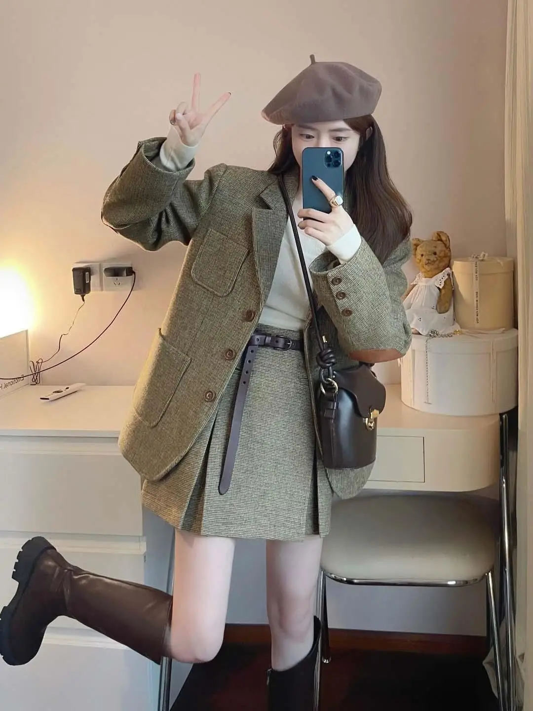 UNXX Suit Set for Women Lady in Autumn 2023, French High-end Retro Elegance, Loose Fit Blazer and Half-skirt Two-Piece Ensemble
UNXX Suit Set for Women Lady in Autumn 2023, French High-end Retro Elegance, Loose Fit Blazer and Half-skirt Two-Piece Ensemble