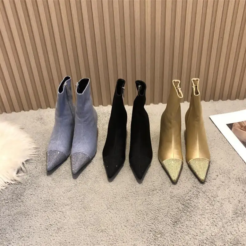 Женские ботильоны с острым носком, на молнии сбоку
Женские ботильоны с острым носком, на молнии сбоку