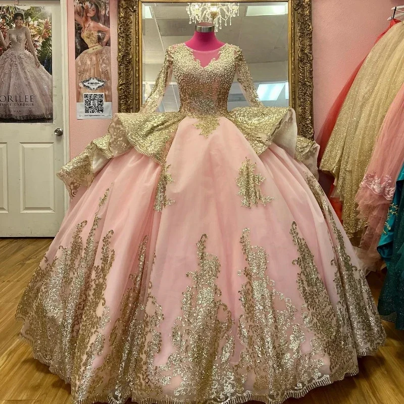 Pink Gold Appliqued Quinceanera Dresses Long Sleeve Vestidos De 15 Anos Ball Gown Formal Birthday Party Prom Gown Court Train
Pink Gold Appliqued Quinceanera Dresses Long Sleeve Vestidos De 15 Anos Ball Gown Formal Birthday Party Prom Gown Court Train
