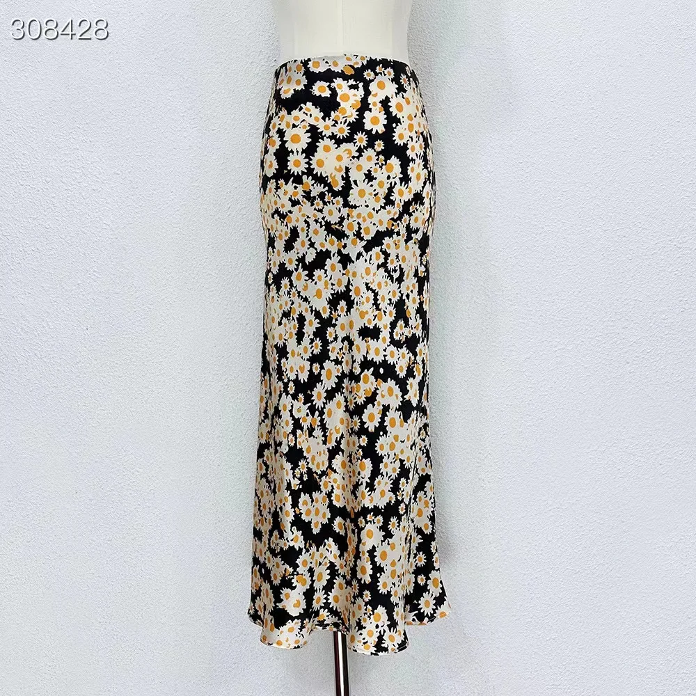 2023 Floral Print Midi Skirt Runway Women Elegant High Waist Elastic Silk Skirts Fashion Holiday Clothes
2023 Floral Print Midi Skirt Runway Women Elegant High Waist Elastic Silk Skirts Fashion Holiday Clothes