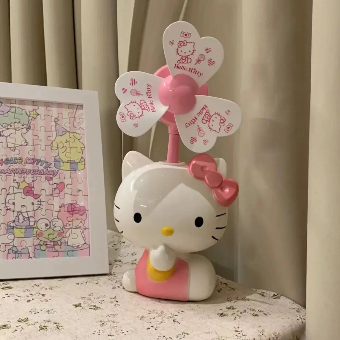 Удобный веер Hello Kitty, ювелирные изделия с Usb, креативные настольные украшения, школьные принадлежности для студентов, декор для пар, подарок
Удобный веер Hello Kitty, ювелирные изделия с Usb, креативные настольные украшения, школьные принадлежности для студентов, декор для пар, подарок