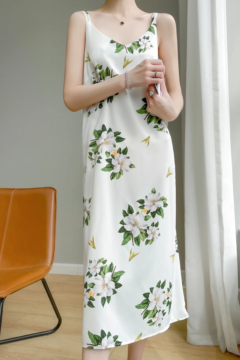 Summer New Strap Dress Women's Vacation Style Style Flower Design Mid Length Silk Acetic Acid Satin Bottom Skirt
Summer New Strap Dress Women's Vacation Style Style Flower Design Mid Length Silk Acetic Acid Satin Bottom Skirt