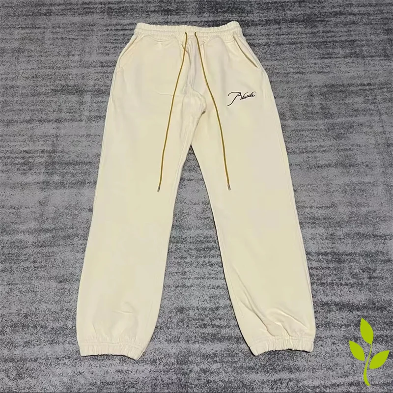Casual Loose Rhude Trousers Letter Embroidered Apricot Men Women Sweatpants with Drawstring Design Pocket Top Quality Pants
Casual Loose Rhude Trousers Letter Embroidered Apricot Men Women Sweatpants with Drawstring Design Pocket Top Quality Pants