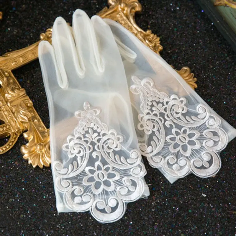 

Glamour Bride Dress Gloves Lace Short Paragraph Mittens Wedding Dresses Accessories Charming Lady Women Glove with Fingers