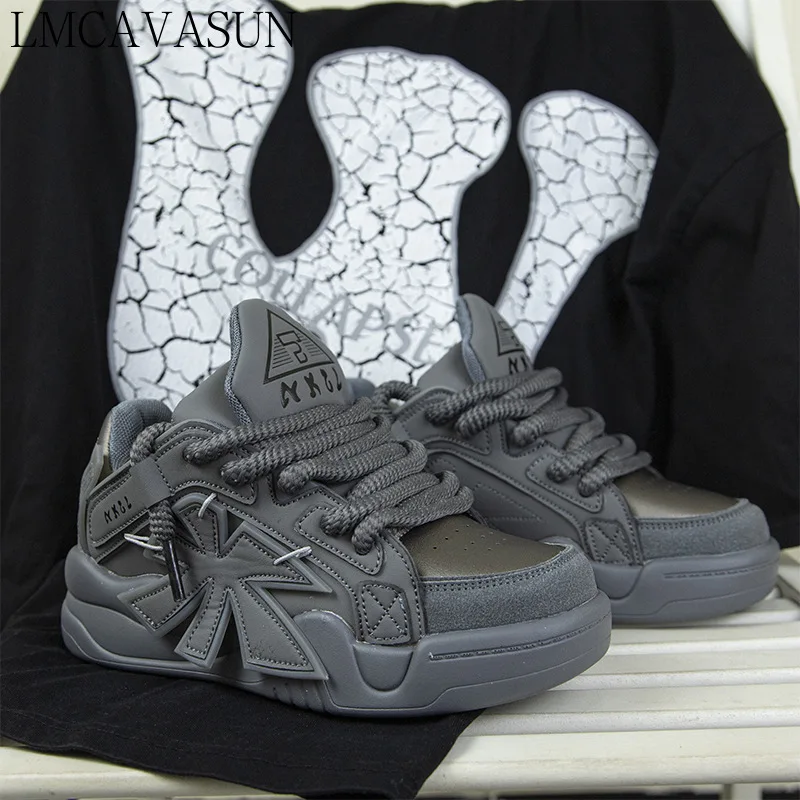 High Street Mens Sports Shoes Grey Fashion American Retro Style Platform Casual Sneakers Women Niche Breathable Male Footwear
High Street Mens Sports Shoes Grey Fashion American Retro Style Platform Casual Sneakers Women Niche Breathable Male Footwear