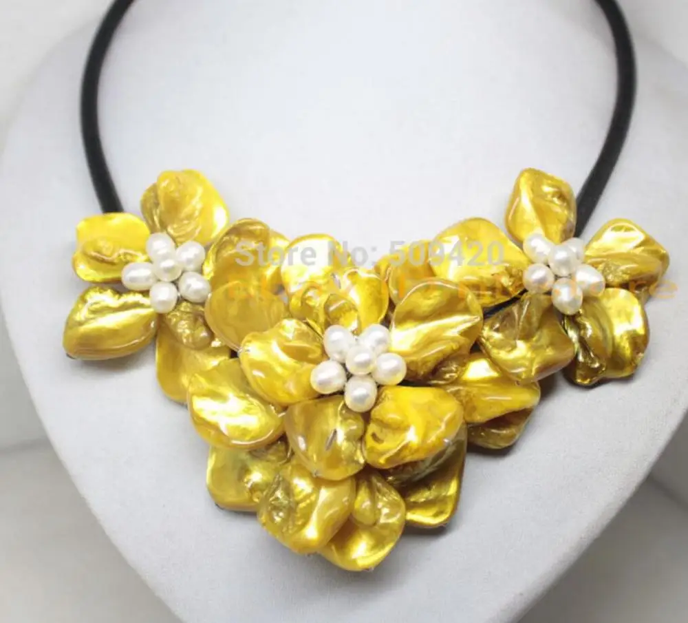 yellow mother of pearl shell hand weave 3 flower pendant necklace 18inch fashion jeWELRY
yellow mother of pearl shell hand weave 3 flower pendant necklace 18inch fashion jeWELRY