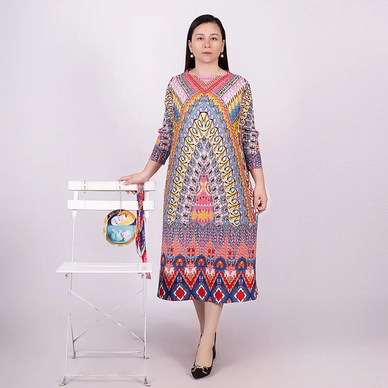 Women's 2023 new printed lace-up round neck long sleeve temperament large size pleated dress
Women's 2023 new printed lace-up round neck long sleeve temperament large size pleated dress