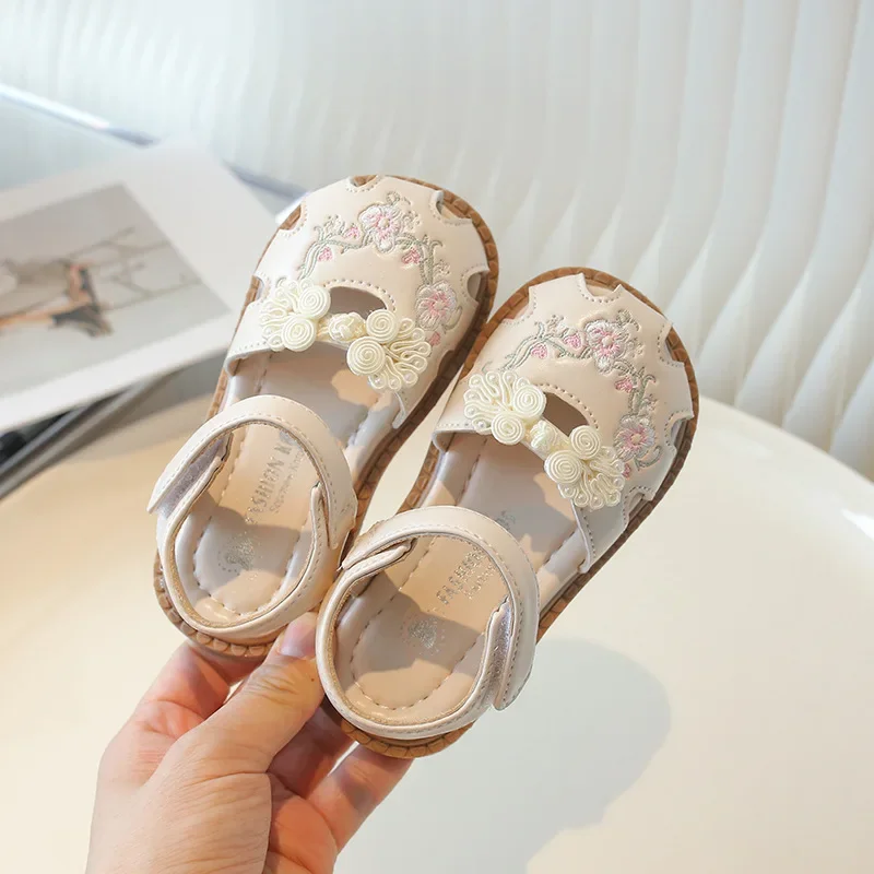 New Girl Princess Dress Sandals Summer Children Embroidery Flat Sandals Fashion Versatile Kids Causal Hanfu Performance Sandals
New Girl Princess Dress Sandals Summer Children Embroidery Flat Sandals Fashion Versatile Kids Causal Hanfu Performance Sandals