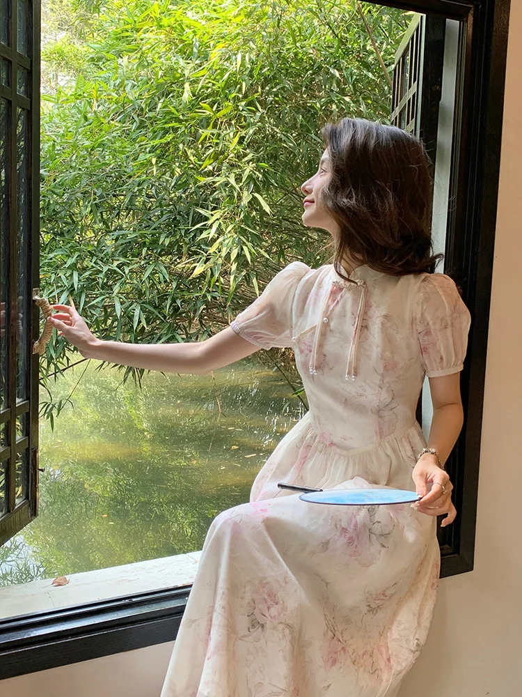 Modern Qipao Improves Young Girls' High End Temperament New Chinese Fashion Daily Fragmented Flower Dress
Modern Qipao Improves Young Girls' High End Temperament New Chinese Fashion Daily Fragmented Flower Dress