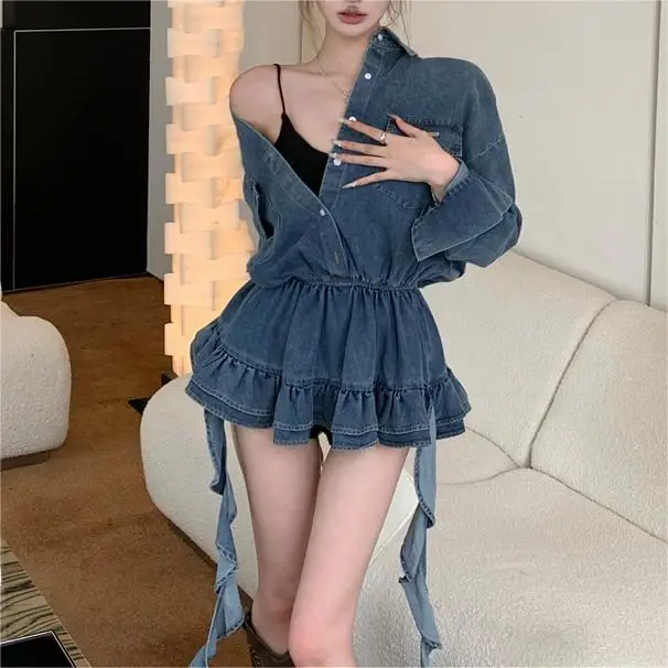 Loose Denim Shirt Dress Summer Women Turn-down Collar Single Breasted Ruffled Hem Solid Color Mini Denim Dress Streetwear
Loose Denim Shirt Dress Summer Women Turn-down Collar Single Breasted Ruffled Hem Solid Color Mini Denim Dress Streetwear