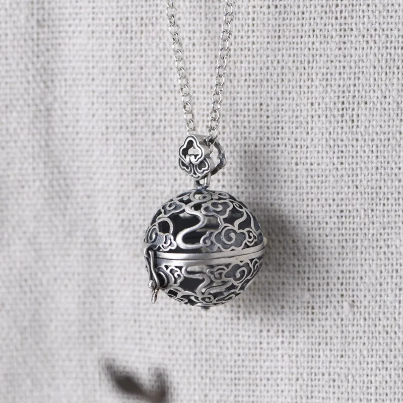 S925 Sterling Silver Pendant Retro Craft Silver Sachet Ball Pendant Clavicle Chain Silver Chain Luxury Jewelry Accessories
S925 Sterling Silver Pendant Retro Craft Silver Sachet Ball Pendant Clavicle Chain Silver Chain Luxury Jewelry Accessories