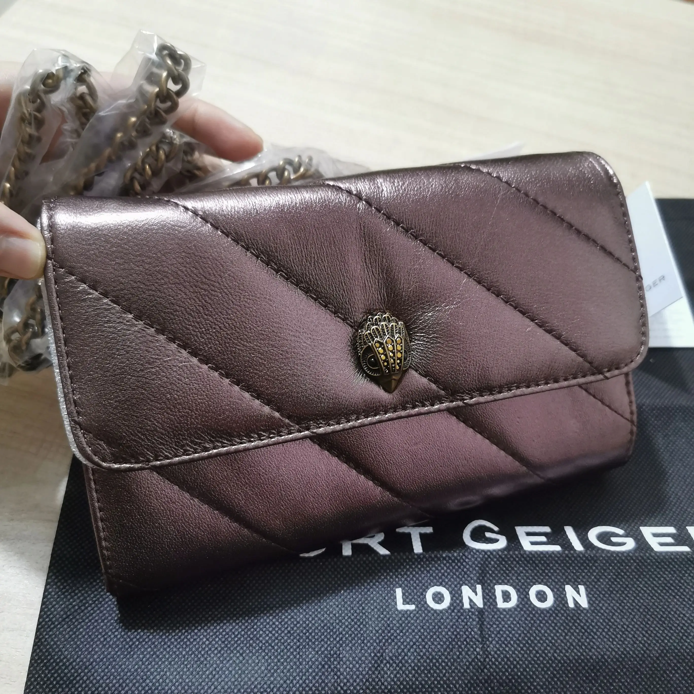 New Kurt Bag Soft Material Embroidered Women's Mobile Phone Bags London Luxury Design Women Bags One Shoulder Crossbody Wallet
New Kurt Bag Soft Material Embroidered Women's Mobile Phone Bags London Luxury Design Women Bags One Shoulder Crossbody Wallet
