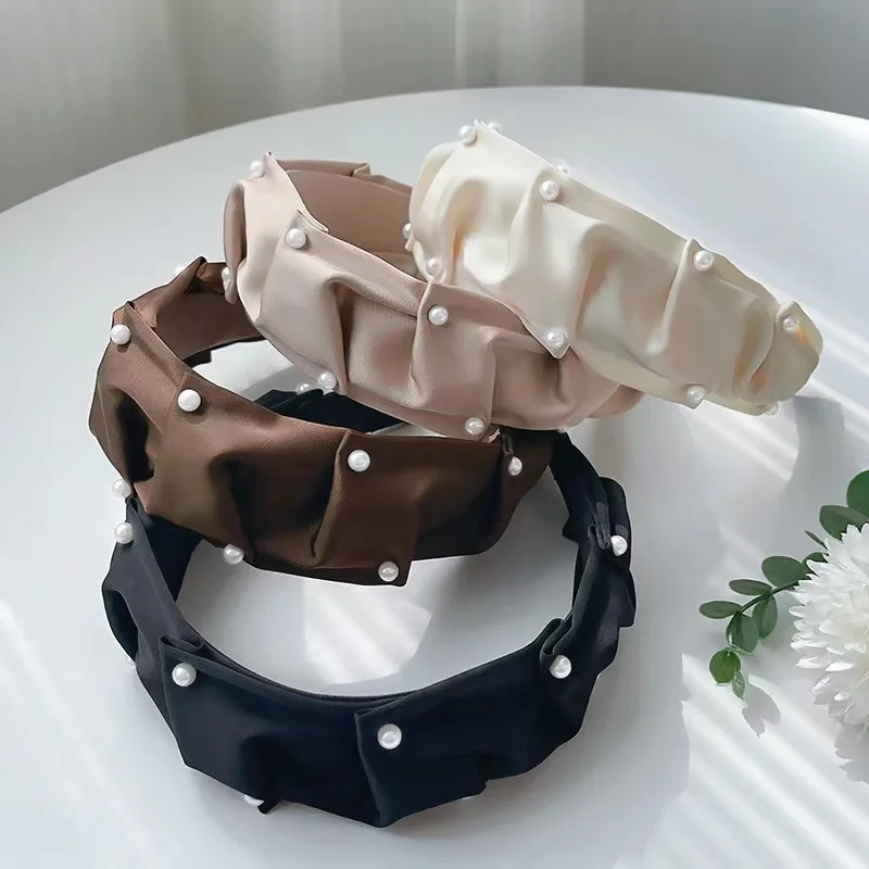 New fashionable and versatile satin wide edge pleated pearl hairband with a high skull top hairband and accessories
New fashionable and versatile satin wide edge pleated pearl hairband with a high skull top hairband and accessories