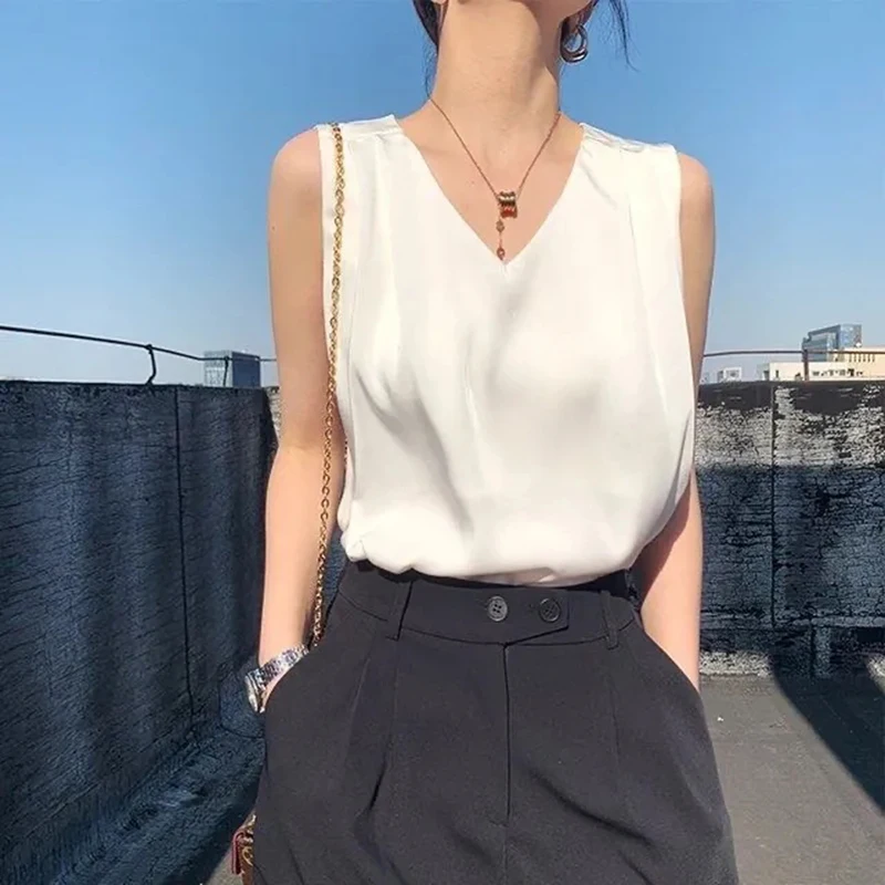 Women's Summer Blouse Oversize V Neck Silk Satin Blouse Sleeveless Office Elegant Tunic White Shirt Beautiful Blouses for Women
Women's Summer Blouse Oversize V Neck Silk Satin Blouse Sleeveless Office Elegant Tunic White Shirt Beautiful Blouses for Women