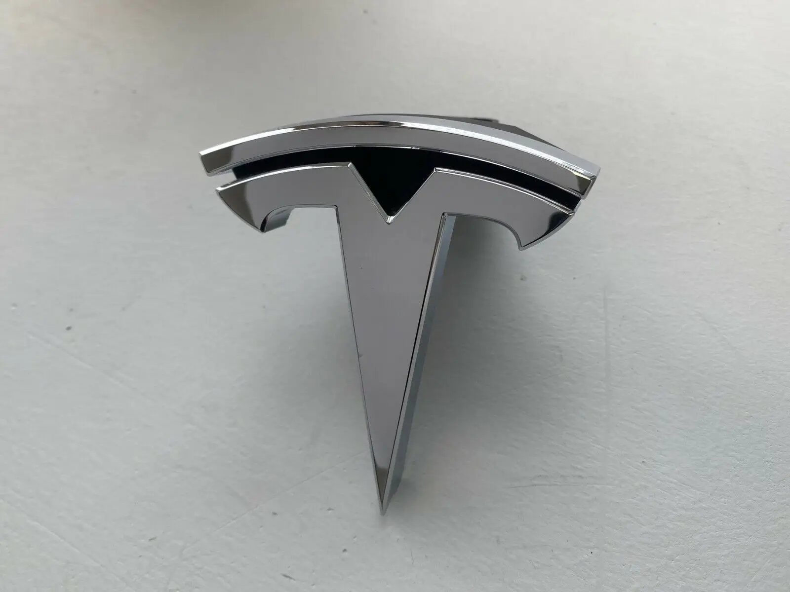 Front Grille T Logo Badge for Tesla Model X 2016-2020 OEM 1047884-00-D 1047884-99-D Tesla Motors Logo
Front Grille T Logo Badge for Tesla Model X 2016-2020 OEM 1047884-00-D 1047884-99-D Tesla Motors Logo