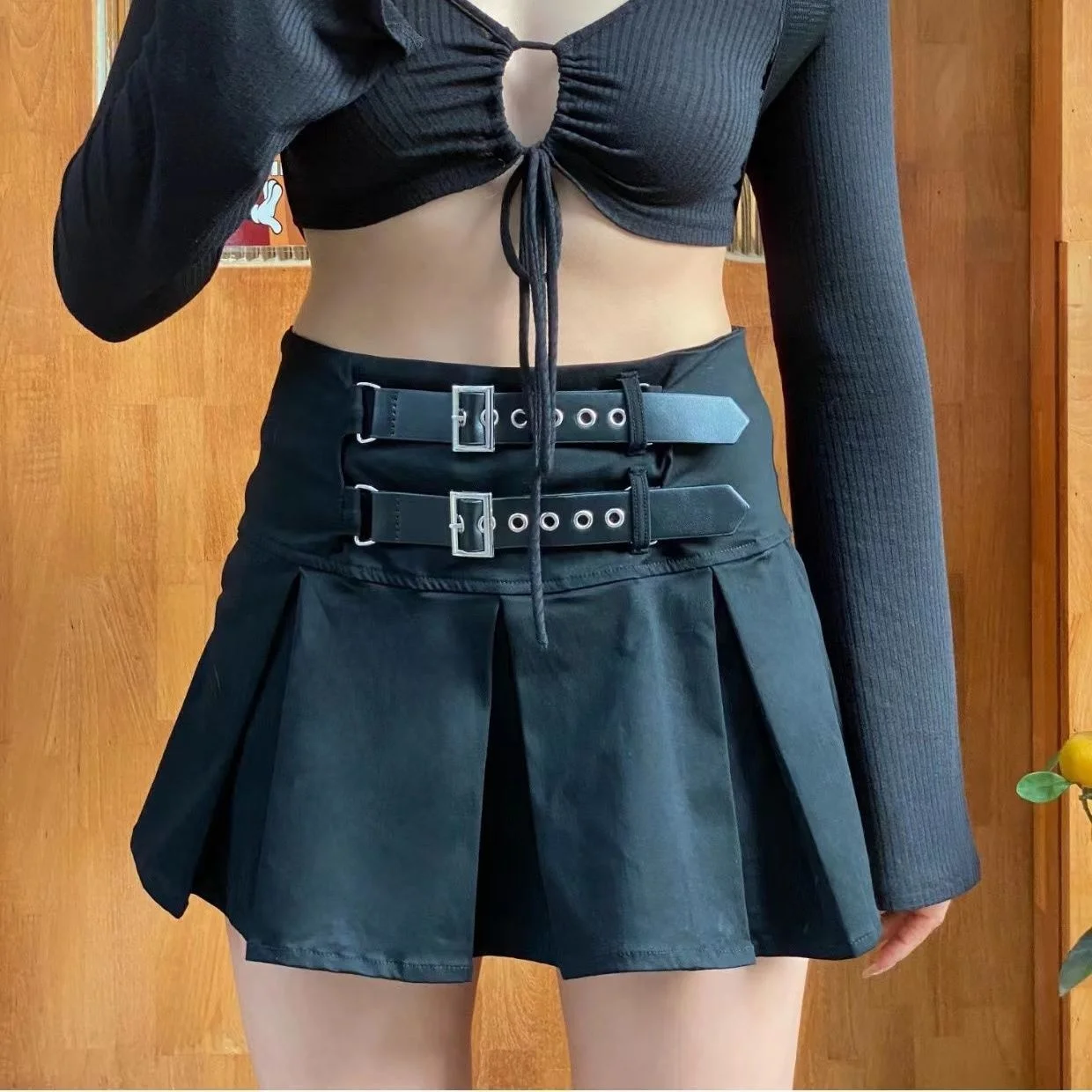 Женская кожаная плиссированная мини-юбка, короткая трапециевидная юбка с завышенной талией, на пуговицах, в стиле ретро
Женская кожаная плиссированная мини-юбка, короткая трапециевидная юбка с завышенной талией, на пуговицах, в стиле ретро