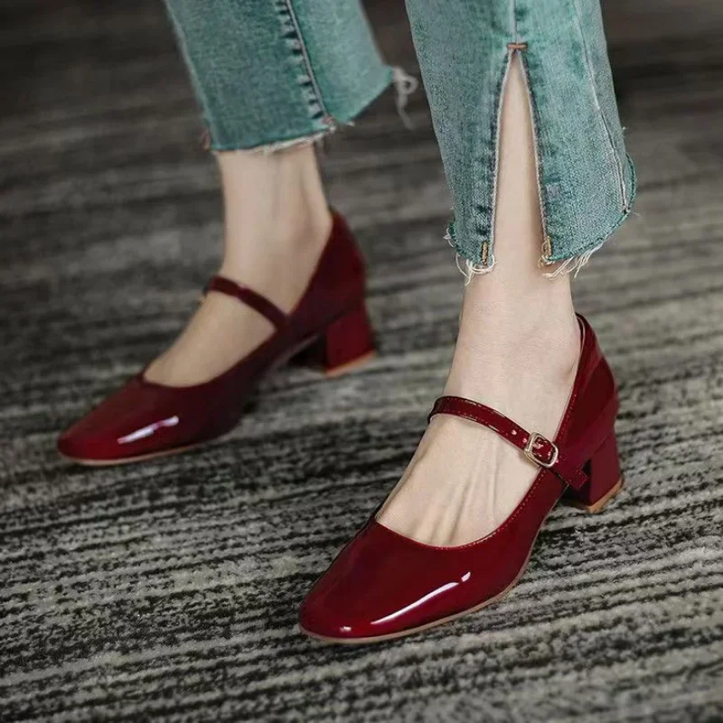 2024 Hot Sale Summer New Pointed Toe Solid Color Large Shallow Mouth Wear Resistant Leather Women's High Heel Pump Shoes
2024 Hot Sale Summer New Pointed Toe Solid Color Large Shallow Mouth Wear Resistant Leather Women's High Heel Pump Shoes