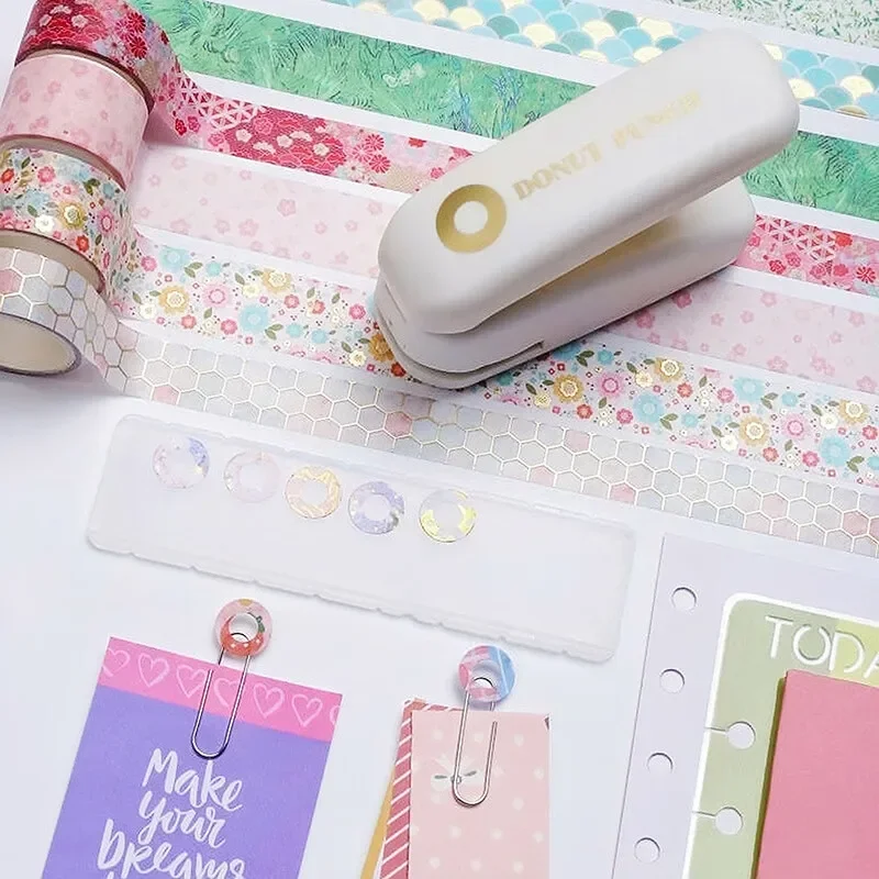 Ручной круглый Дырокол Washi для счёта листьев, свободный Дырокол Kw-trio, «сделай сам», точечная бумага, лента 9175, декоративная наклейка
Ручной круглый Дырокол Washi для счёта листьев, свободный Дырокол Kw-trio, «сделай сам», точечная бумага, лента 9175, декоративная наклейка