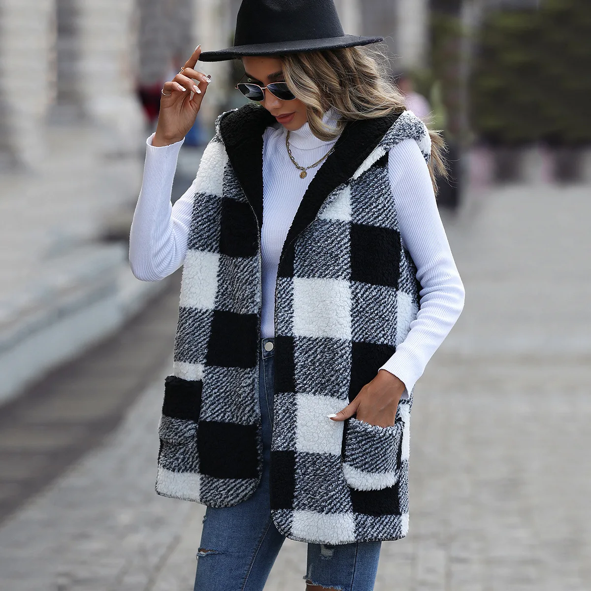 Western Style New Designed Women Vest Non-sleeve Hooded Collar Cotton Lattice Printing Patchwork Fashion Chic Lady Vest Winter
Western Style New Designed Women Vest Non-sleeve Hooded Collar Cotton Lattice Printing Patchwork Fashion Chic Lady Vest Winter