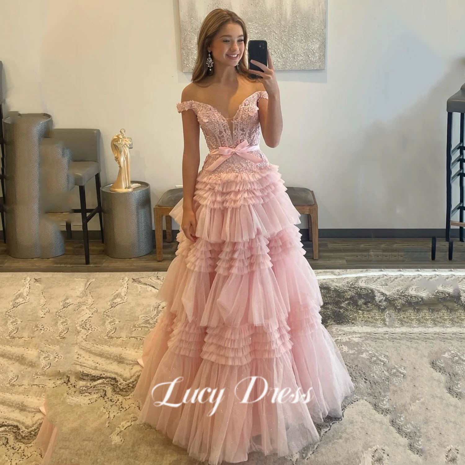 

Lucy Light Pink Ball Gowns Beading V-Neck Bow Evening Dress Appliques Tiered Pageant Made To Order Robes De Soirée Formal Prom