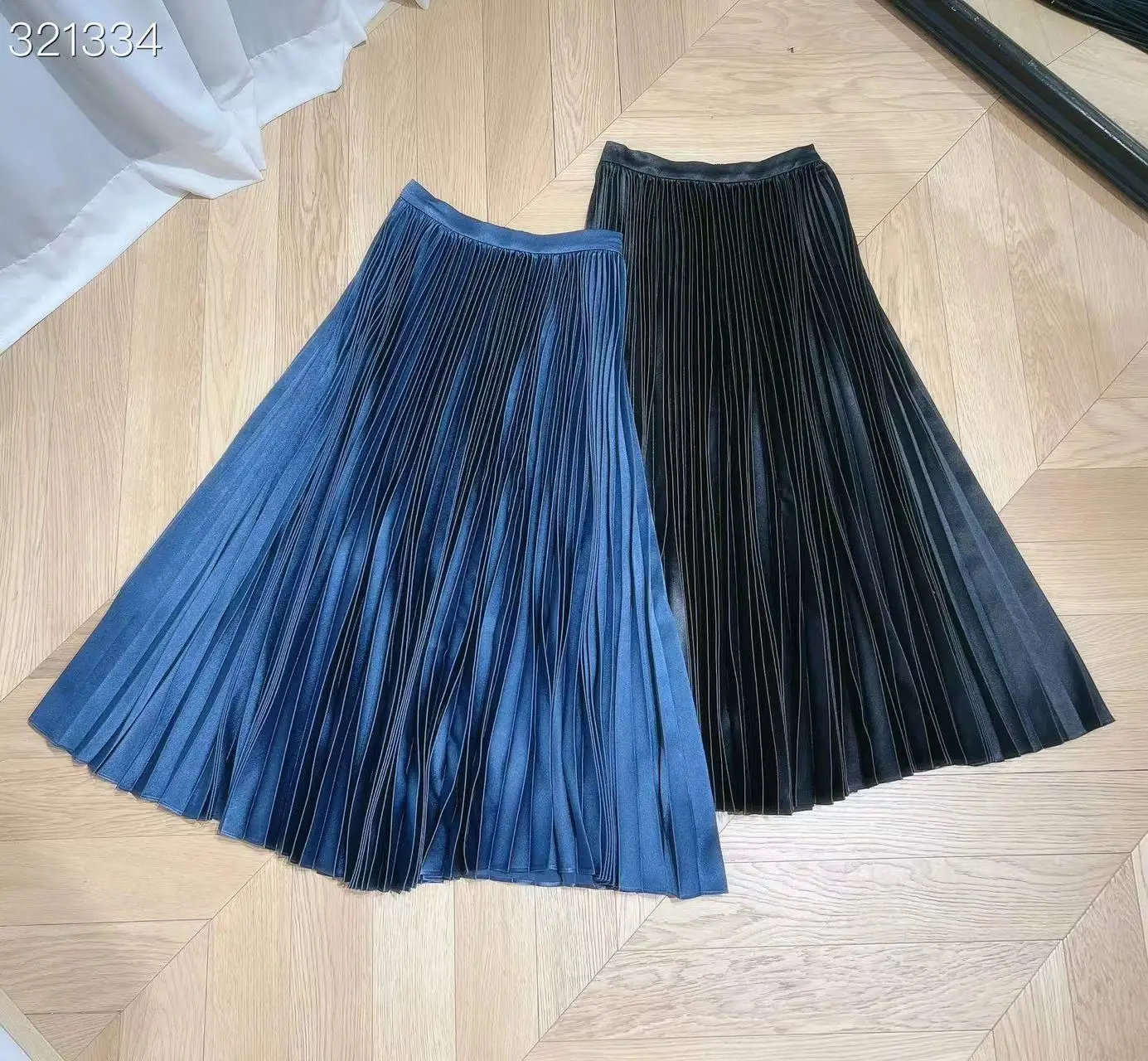 Women's Pleated Long Skirt Solid High Waist Female Spring Summer 2023 Vintage Hot Sale Skirts Popular Ladies
Women's Pleated Long Skirt Solid High Waist Female Spring Summer 2023 Vintage Hot Sale Skirts Popular Ladies