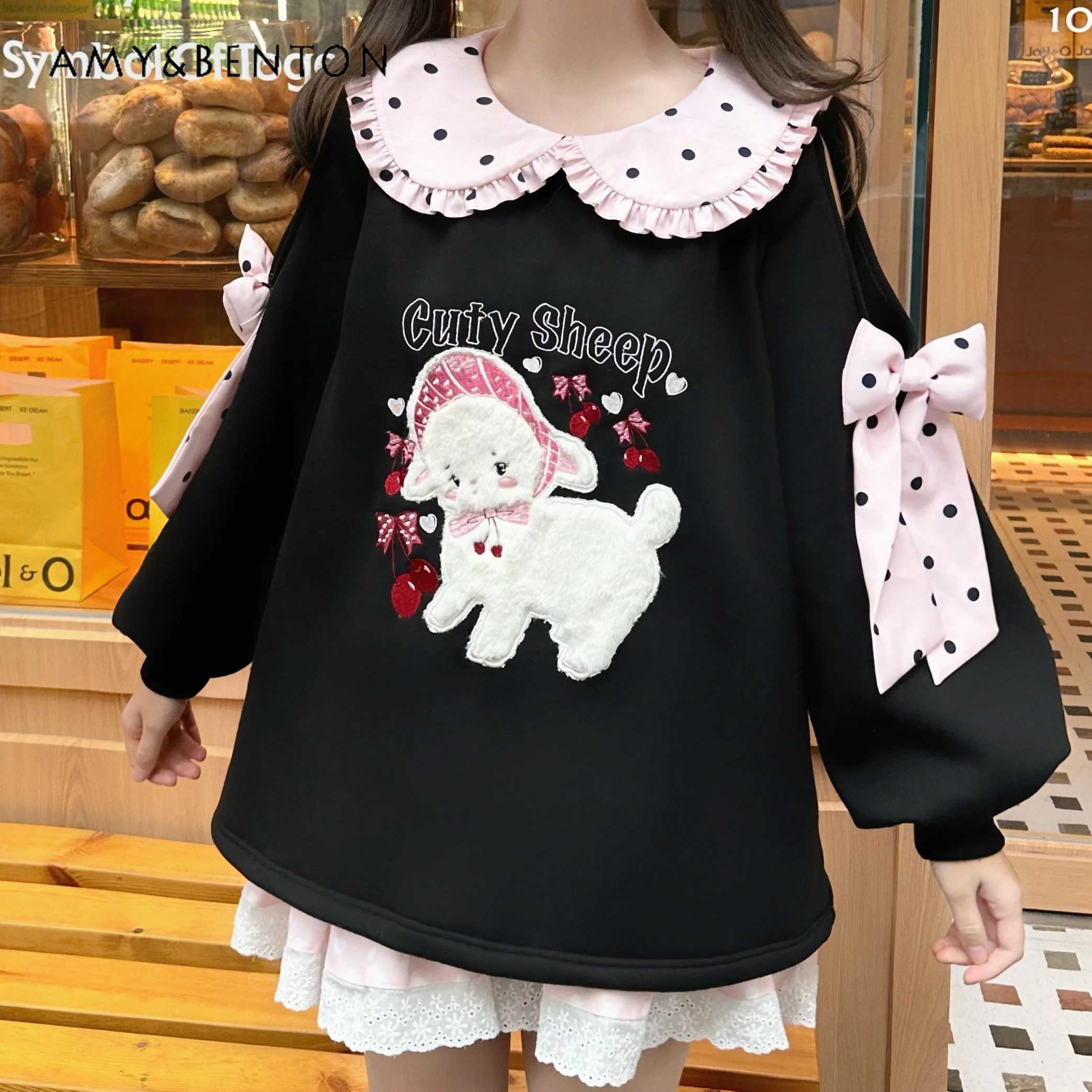 Japanese Kawaii Cartoon Embroidered 3d Bow Off-Shoulder Long Sleeve Sweatshirts Cute Doll Collar Loose Mid-Length Hoodies Women
Japanese Kawaii Cartoon Embroidered 3d Bow Off-Shoulder Long Sleeve Sweatshirts Cute Doll Collar Loose Mid-Length Hoodies Women