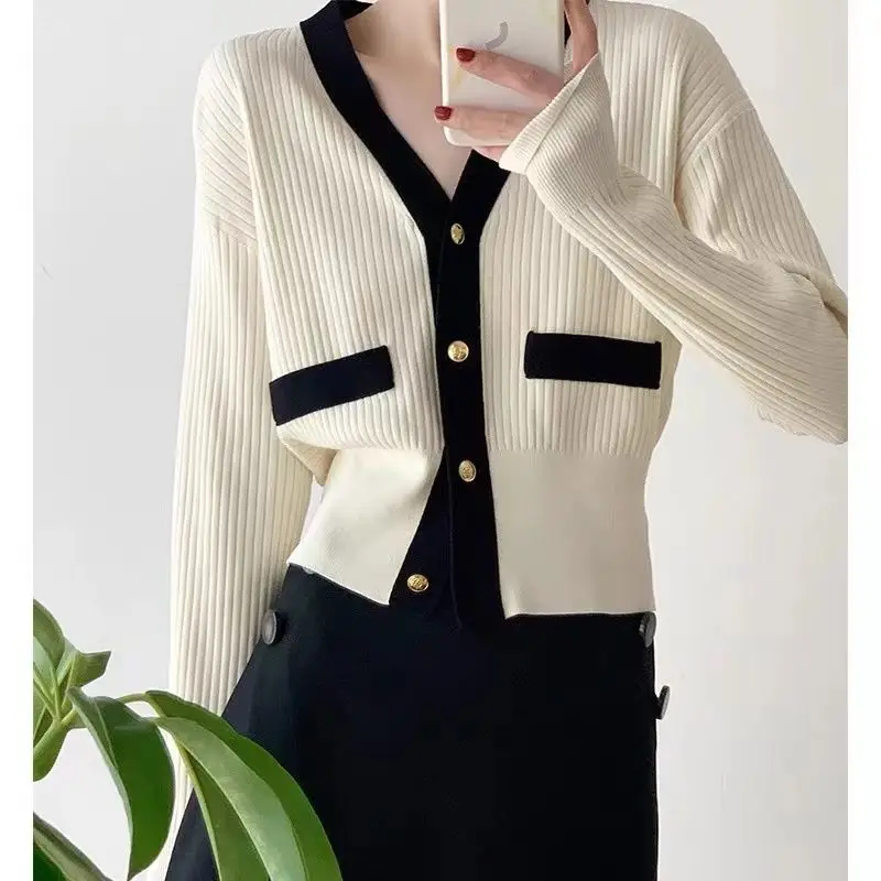 

Small Fragrant Coat Women's Spring New Style Style V-neck Spliced Long Sleeve Knitted Short Autumn Retro Fashion Outwear Top