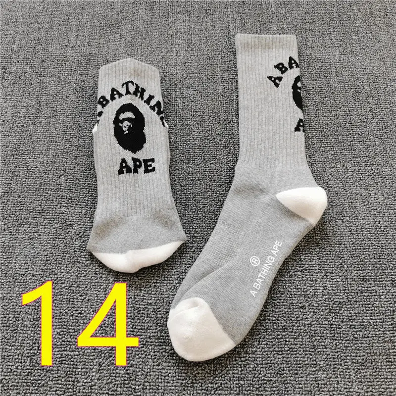 Calcetines de tubo medio bordados, de algodón grueso, para monopatín, baloncesto, deportes, venta al por mayor Calcetines de tubo medio bordados, de algodón grueso, para monopatín, baloncesto, deportes, venta al por mayor