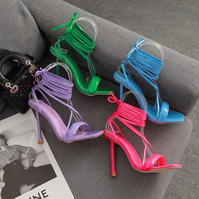 Женские туфли на каблуках с ремешками, бежевые, большие, черные, удобные туфли в римском стиле
Женские туфли на каблуках с ремешками, бежевые, большие, черные, удобные туфли в римском стиле