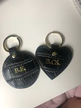 Llavero redondo de cuero Saffiano con diseño de cocodrilo y letras, llavero redondo personalizado