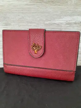 Purse Garnet medium with tree on the clasp
Purse Garnet medium with tree on the clasp