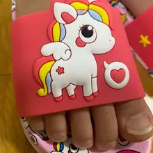 Unicornio zapatillas Nuevo Arco Iris de verano zapatillas de niños niñas de PVC antideslizante niños playa zapatos de bebé sandalias de Casa Chanclas de niños