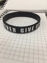 Pulsera de silicona estilo minimalista para hombre y mujer, brazalete deportivo de baloncesto, nuevo diseño