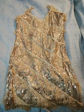 Vestido Vintage del gran Gatsby para mujer, vestido de lentejuelas de fiesta Vintage de los años 1920, camisola Sexy con cuello en V, vestido de flecos dorados, trajes de Flapper