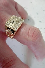 Huitan-Anillo de lujo con letra de Color oro K para hombre, diseño de trofeo, Circonia cúbica brillante, boda, marido, fiesta, regalo de cumpleaños, joyería