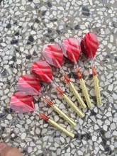 Eje para dardos-colas de dardos a juego