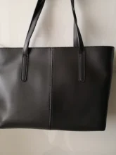 Bolso de mano de piel sintética Bolso de hombro Simple para mujer, bolsa de mano femenina, versátil, de gran capacidad, de diseño lujoso, color negro