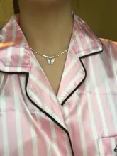 Gargantilla de mariposa acrílica deslumbrante, collar con cadena de diamantes de imitación, collar sencillo de Color blanco y negro, joyería Coreana de Animal