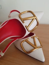 Sandalias de Metal con hebilla en forma de V, zapatos de tacón puntiagudo, elegantes y sexys, para boda y fiesta, novedad
