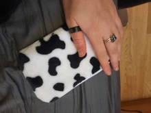 Monedero de felpa con estampado de vaca para mujer y niña, Mini cartera para monedas, bolsa de almacenamiento, tarjetero, billetera de identificación de crédito, monedero con cremallera