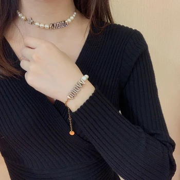 C2091 C2092 Letter pearl hand catenary fashion temperament inlay with A zircon pearl hot style tide clavicle necklace setJD
C2091 C2092 Letter pearl hand catenary fashion temperament inlay with A zircon pearl hot style tide clavicle necklace setJD