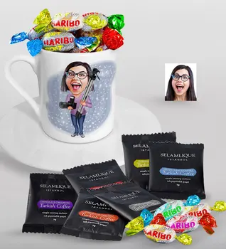 Personalized Women 'S Professional Photographer Caricature Of Turkish Coffee Cup Selamlique Mixed Turkish Coffee house And Haribo Candy gift
Personalized Women 'S Professional Photographer Caricature Of Turkish Coffee Cup Selamlique Mixed Turkish Coffee house And Haribo Candy gift