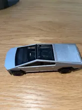 Xcartoys-réplica de coche teledirigido Tesla, modelo de camión ciber, plateado, 1/64