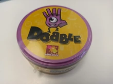 Dobble Spot It-caja de juguete de hierro para niños, juguete de mesa con 55 tarjetas, deportes divertidos, animales familiares Jr Hip, regalo para vacaciones, Camping, caja de regalo de lata 123