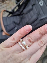 Momiji-Anillo de perlas ovaladas para mujer, elástico ajustable, cuentas de perlas con acero inoxidable, regalos de joyería