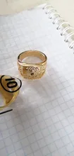 Huitan-Anillo de lujo con letra de Color oro K para hombre, diseño de trofeo, Circonia cúbica brillante, boda, marido, fiesta, regalo de cumpleaños, joyería