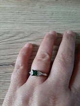 Huitan-anillo de compromiso con Circonia cúbica verde para mujer, sortija, estilo minimalista, sencillo, diseño modesto, para chica
