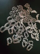 Abalorios de cara de luna de 15 Uds., colgantes de Color plata antigua de 19x9mm, fabricación artesanal, búsqueda de joyería tibetana