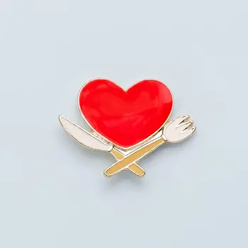 Badge Metal Heart with knife and fork (51980) 
Badge Metal Heart with knife and fork (51980)