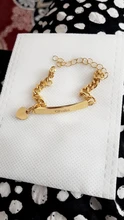 Pulsera personalizada para bebé en color dorado, pulsera con cadena tipo Fígaro personalizable con el nombre del bebé, cierre de seguridad